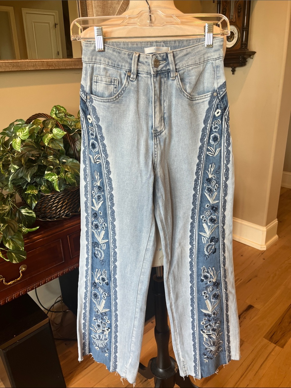 Bayeas Los Angeles High-Waist Light Blue Embroidered Wide-Leg Jeans New